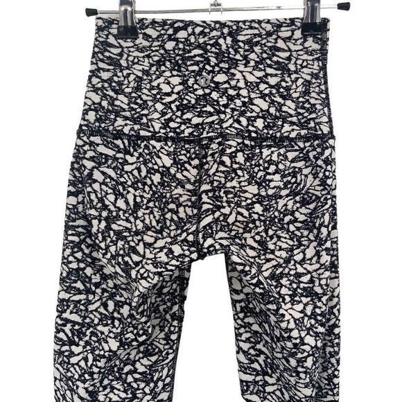 Lululemon Wunder Under Crop Hi-Rise Ice Breaker White Black Leggings Size 2 - Picture 6 of 9